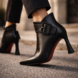 DELACROIX | Botines Signature con Tacón y Hebilla Oversize