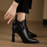 DELACROIX | Botines Signature con Tacón y Hebilla Oversize