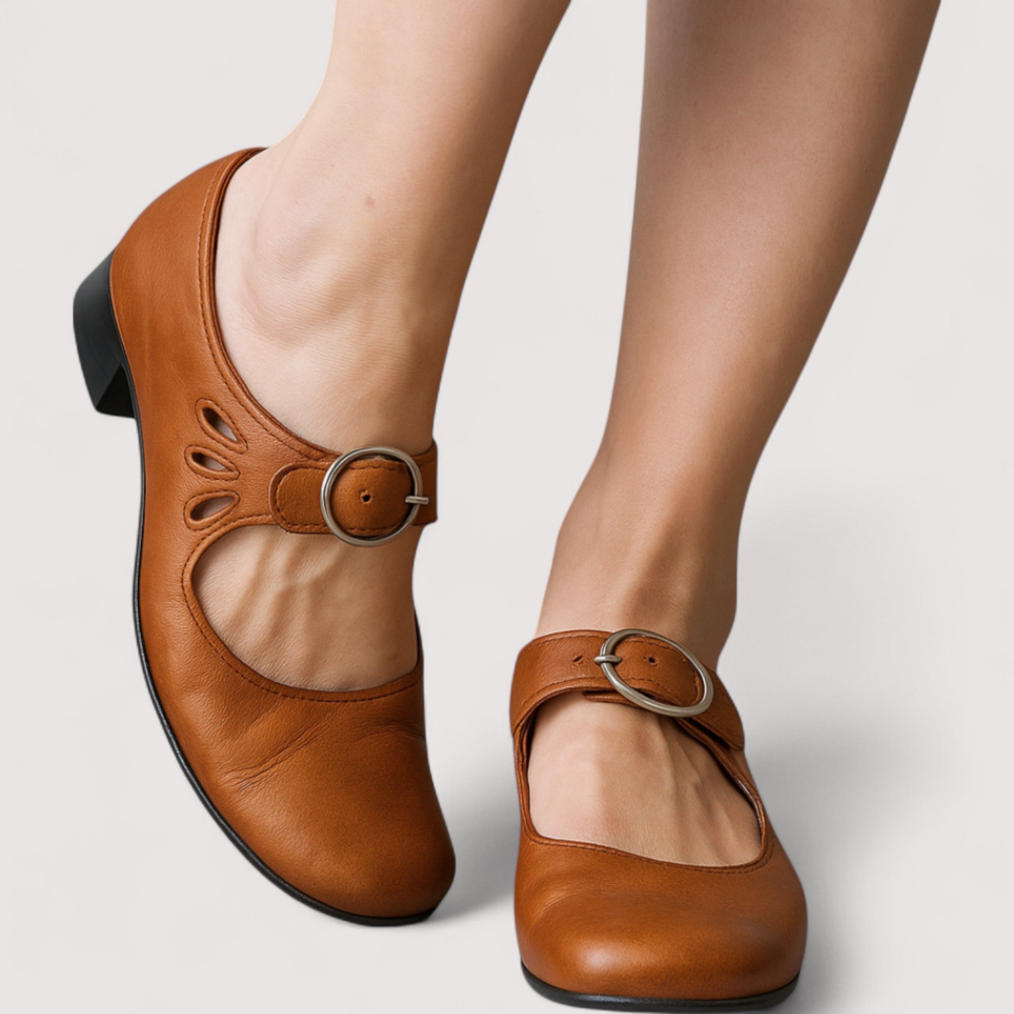 Carmela | Zapato de tacón elegante de cuero sintético