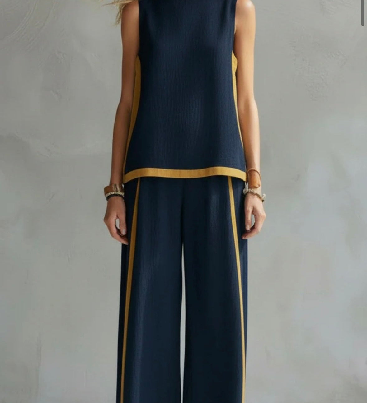 Leila - Conjunto elegante y casual de chaleco y pantalones de algodón y lino gris con bordes en dos tonalidades.