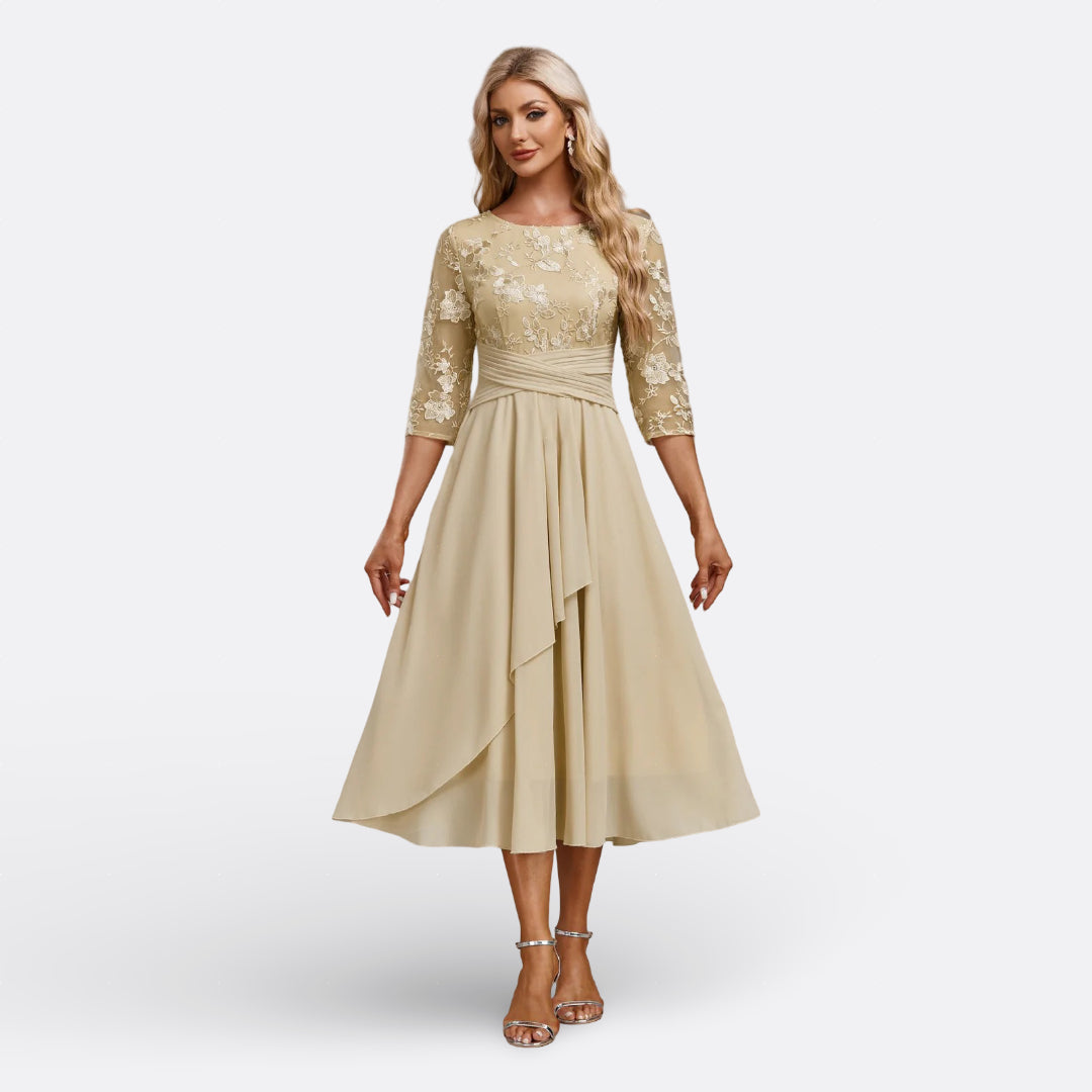 Cristela | Vestido Azul Marino con Encaje y Manga Corta