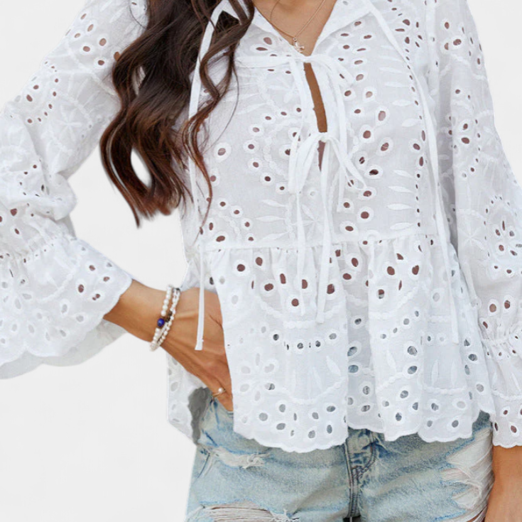 Kayden | Top Bohemio de Encaje con Corte Fluido